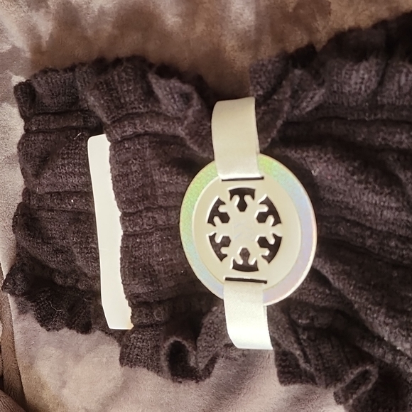 NWT NEW YORK AND COMPANY Black Scarf - Picture 3 of 3